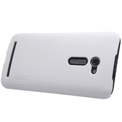 Asus Zenfone 2 5.0 (ZE500CL) Nillkin Frosted Shield baltas plastikinis dėklas + apsauginė ekrano plėvelė / Priedai.lt