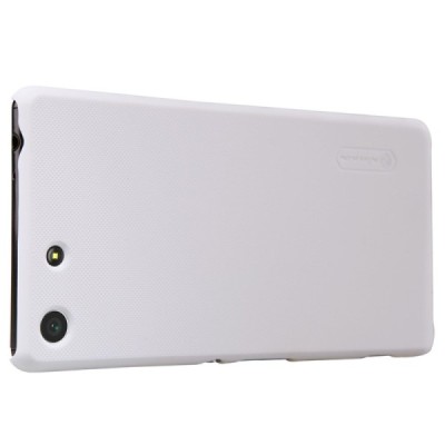 Sony Xperia M5 Nillkin Frosted Shield baltas plastikinis dėklas + apsauginė ekrano plėvelė / Priedai.lt
