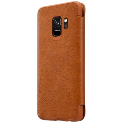 Prabangus „Nillkin“ Qin serijos rudas odinis atverčiamas Samsung Galaxy S9 (G960) dėklas / Priedai.lt