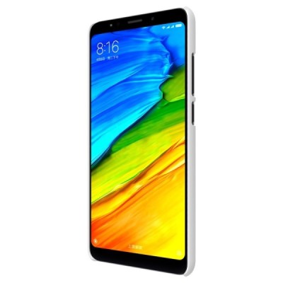 Xiaomi Redmi 5 Plus Nillkin Frosted Shield baltas plastikinis dėklas + apsauginė ekrano plėvelė / Priedai.lt