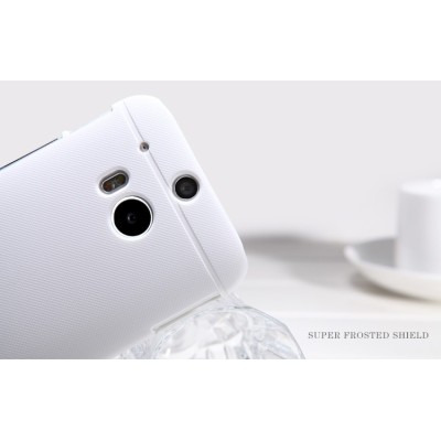 Nillkin Frosted Shield HTC One M8 baltas plastikinis dėklas + Nillkin ekrano plėvelė / Priedai.lt